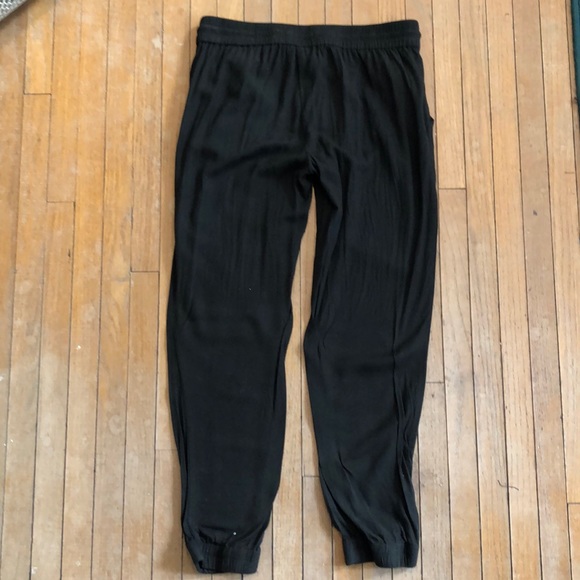 ARITZIA | Olive Green Joggers - Picture 4 of 6